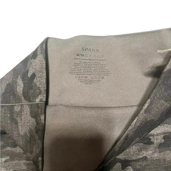 Spanx Women's Seamless High Rise Slimming Shaping Leggings Camo medium - Picture 3 of 4